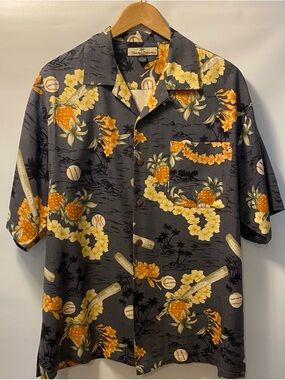 Sz M-Men Tommy Bahamas Silk Tropical Print
Dark Gray with Yellow Floral Accents